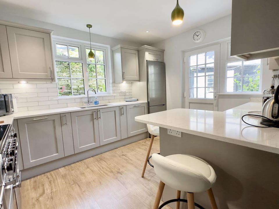 Kitchen or kitchenette, dishwasher, stove, toaster