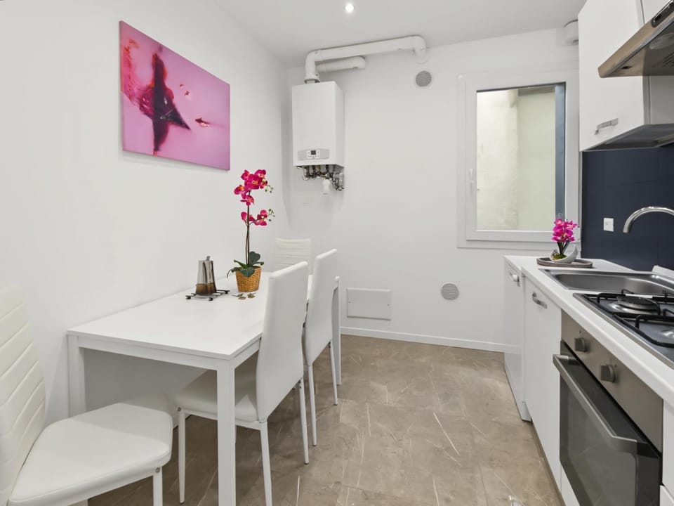 Kitchen or kitchenette, kitchen