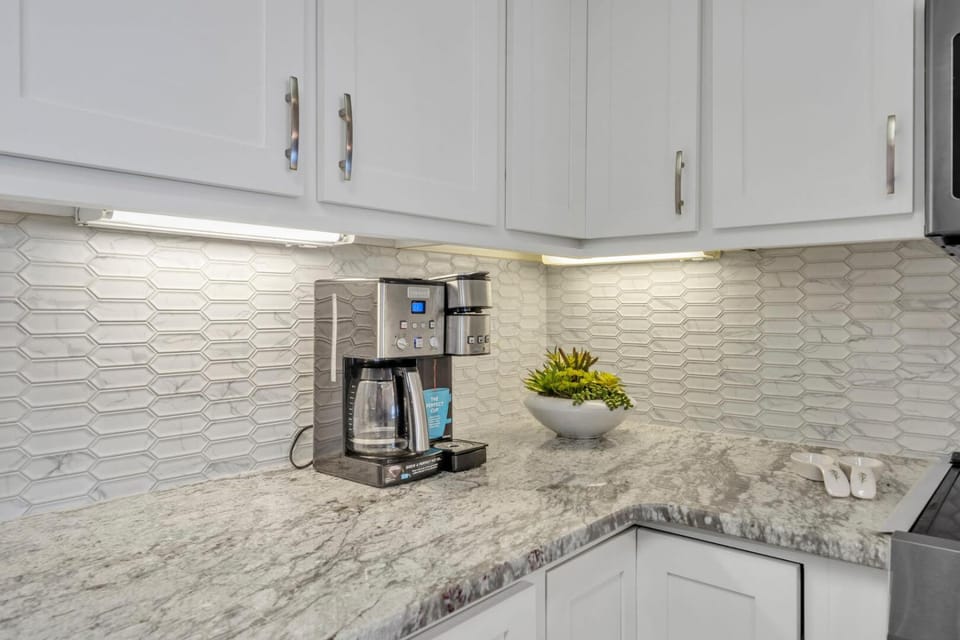 Aegean 212 - Beautiful Updated 2 Bedroom 2 Bath in the heart of Destin House in Destin