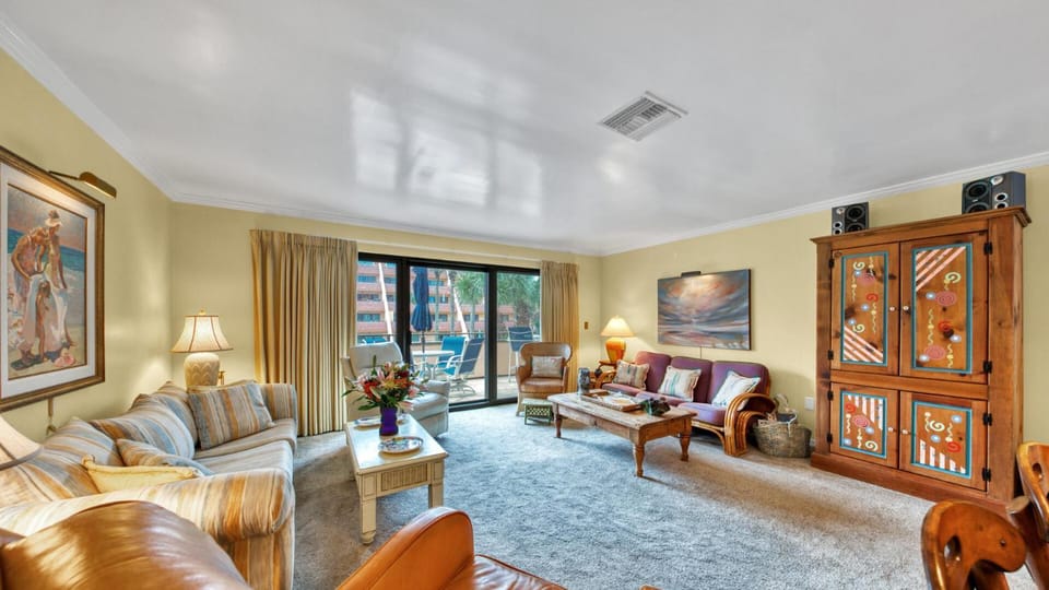 Aegean 215 - Beautiful Beachfront Condo Lots of on site Activities House in Destin