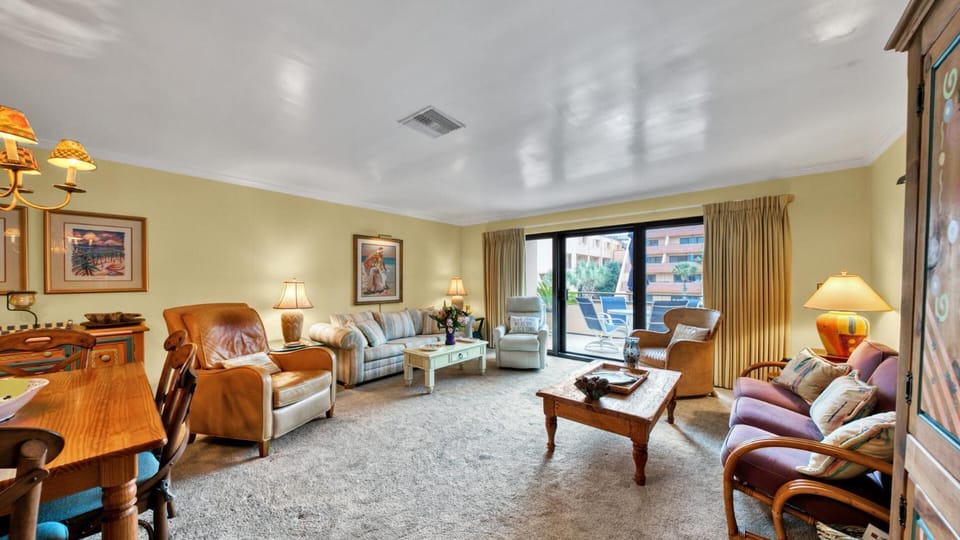 Aegean 215 - Beautiful Beachfront Condo Lots of on site Activities House in Destin