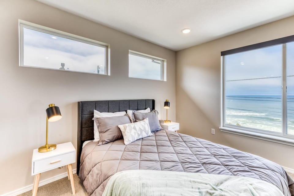 Oceanfront Retreat House in Lincoln City