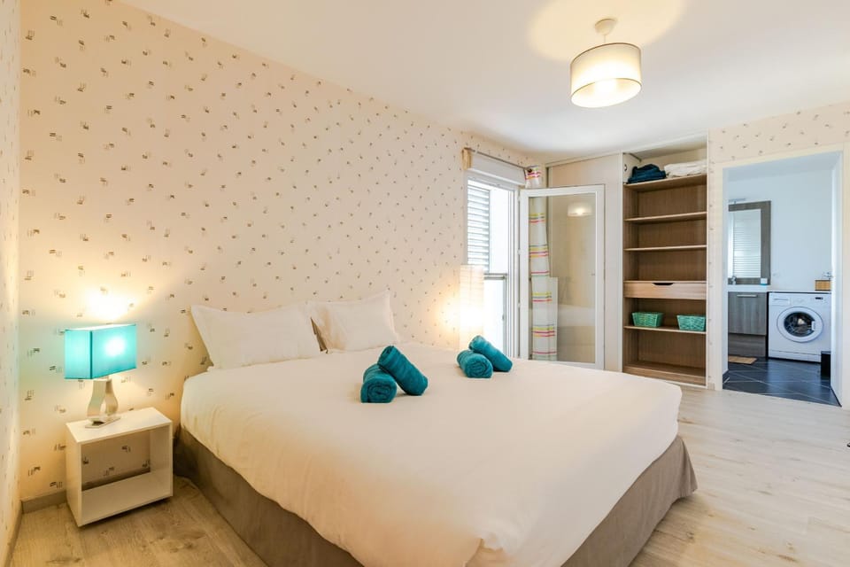 Bed, Bedroom