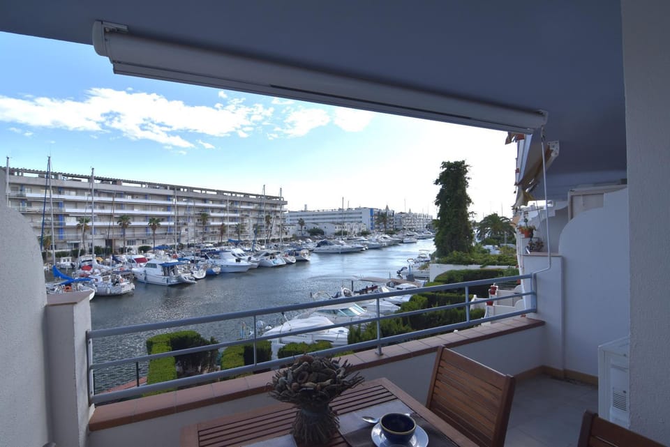 View (from property/room), Balcony/Terrace, River view