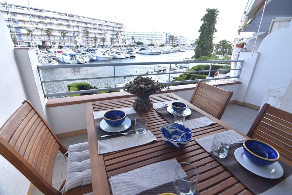 View (from property/room), Balcony/Terrace, Dining area