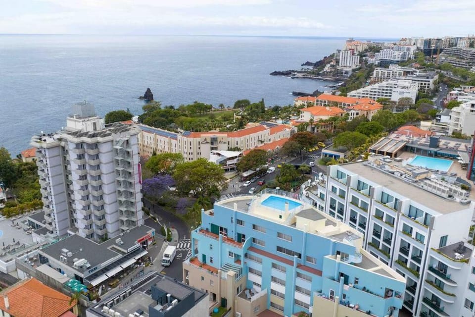 Nearby landmark, Neighbourhood, Bird's eye view, City view, Pool view, Sea view, Street view, Swimming pool, Location