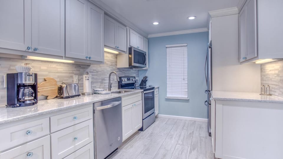Poolside Villas 106 - Updated beachfront condo on Holiday Isle in Destin House in Destin