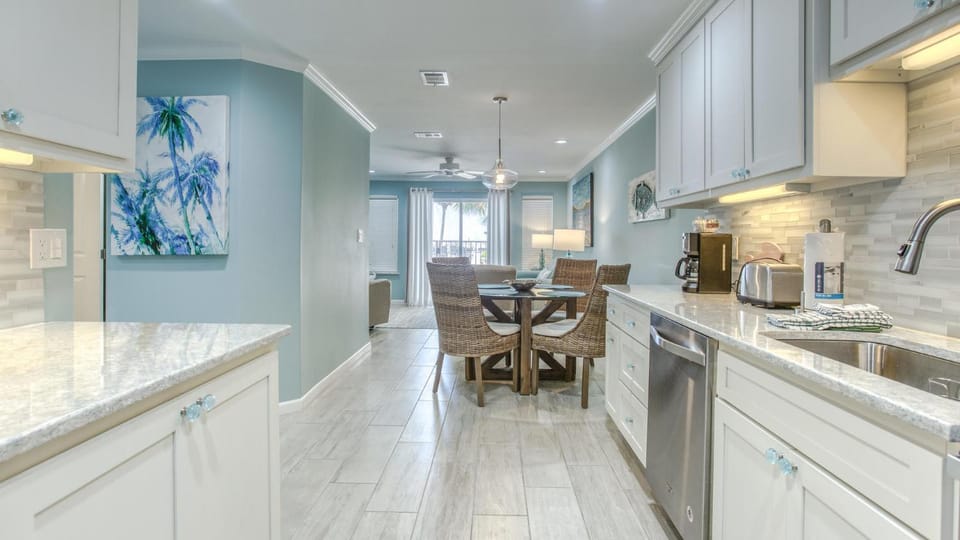 Poolside Villas 106 - Updated beachfront condo on Holiday Isle in Destin House in Destin