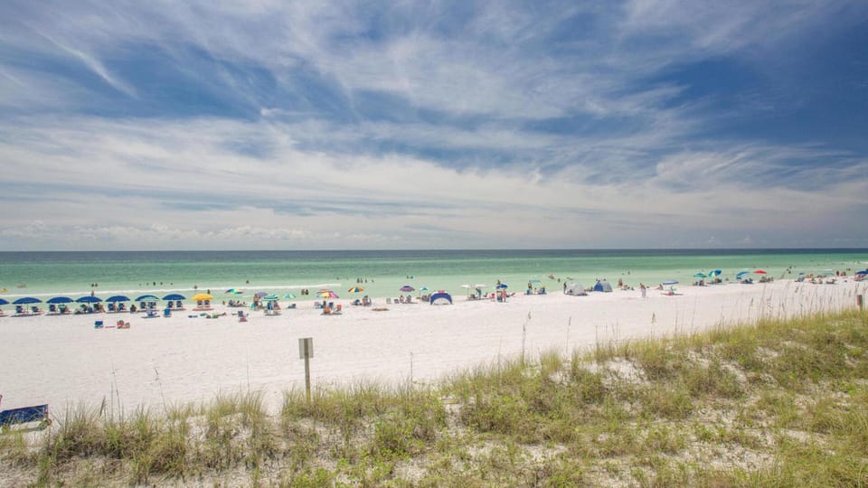 Playa Blanca - Steps to the beach Sleeps 14 has community pool House in Miramar Beach
