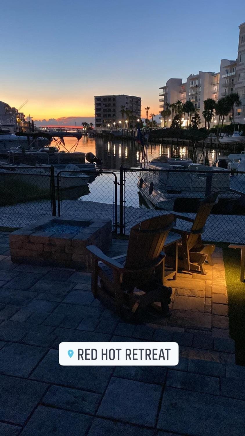Red Hot Retreat - Updated Holiday Isle Townhome on the Destin Harbor House in Destin