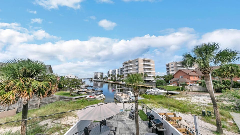 Red Hot Retreat - Updated Holiday Isle Townhome on the Destin Harbor House in Destin
