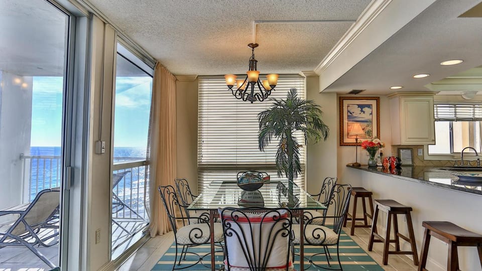 Shoreline Towers 1061 - Updated Beachfront Condo with Incredible Views End unit House in Destin