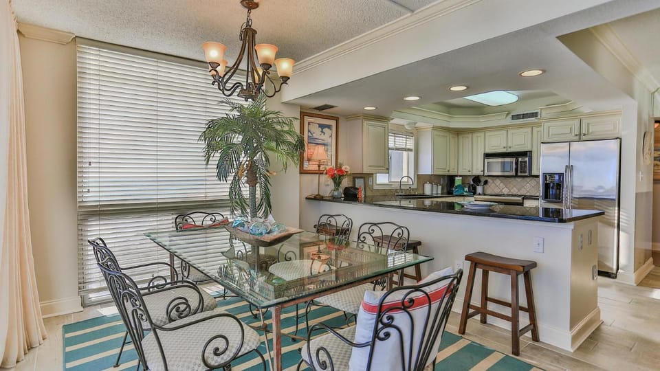 Shoreline Towers 1061 - Updated Beachfront Condo with Incredible Views End unit House in Destin