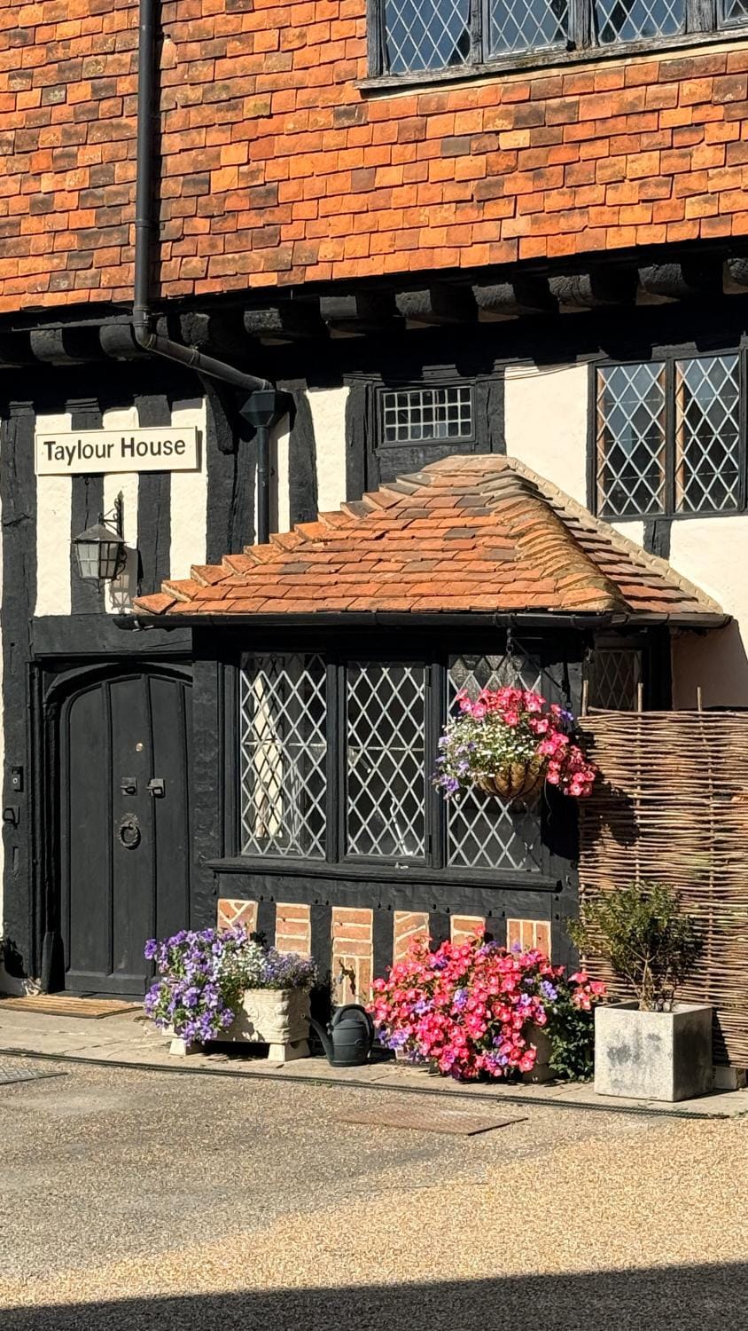 Taylour House - Edenbridge, sleeps 10, historic, unique yet modern House in Sevenoaks District