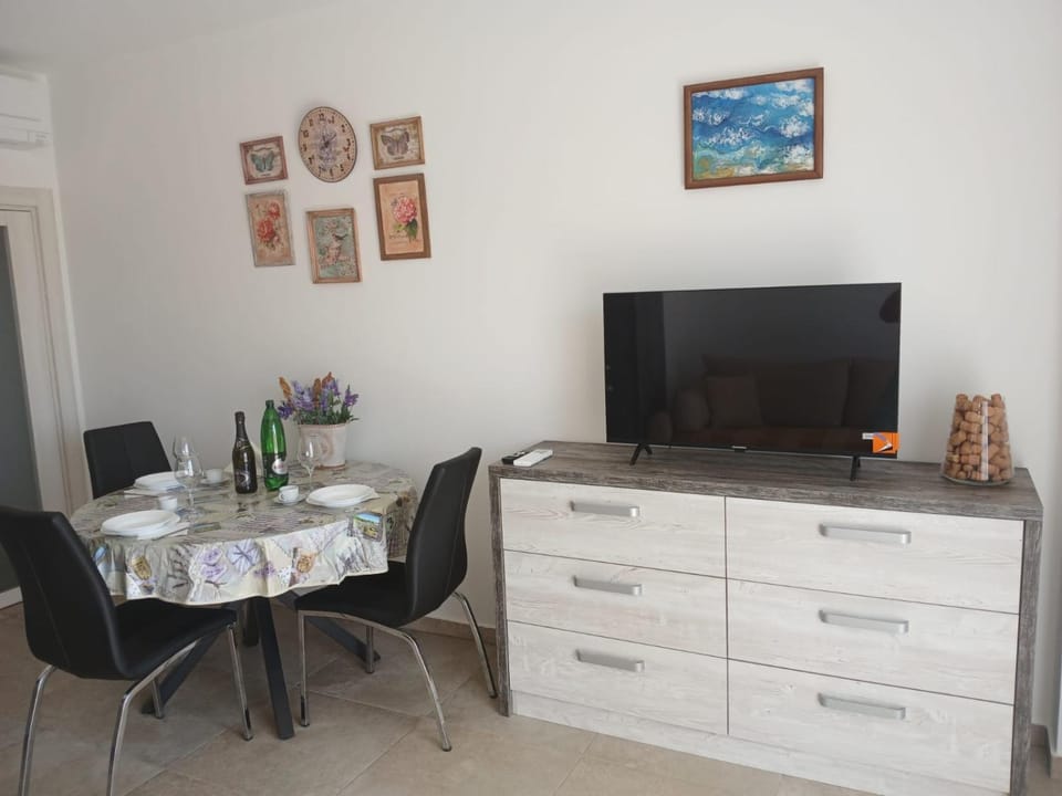 TV and multimedia, Dining area