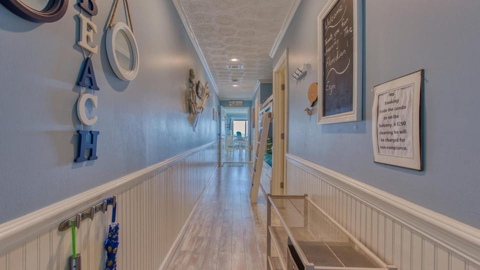 Crystal Villas 6A - Just a few steps and your toes will be in the sand with Beach Service Included House in Destin