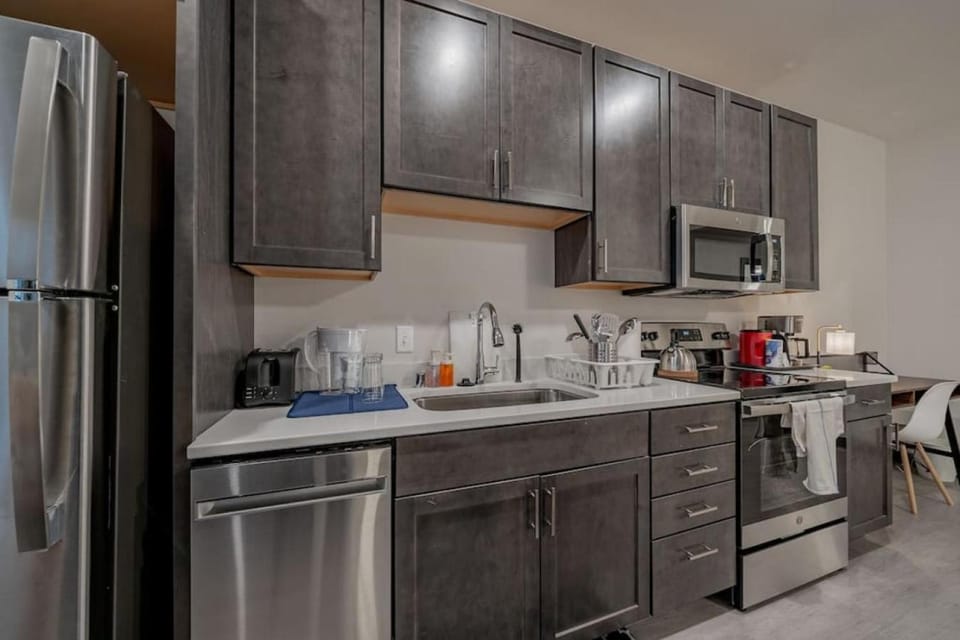 Journal Commons 424 Historic Hidden Gem 1 BR High Speed WIFI Gym Apartment in Milwaukee