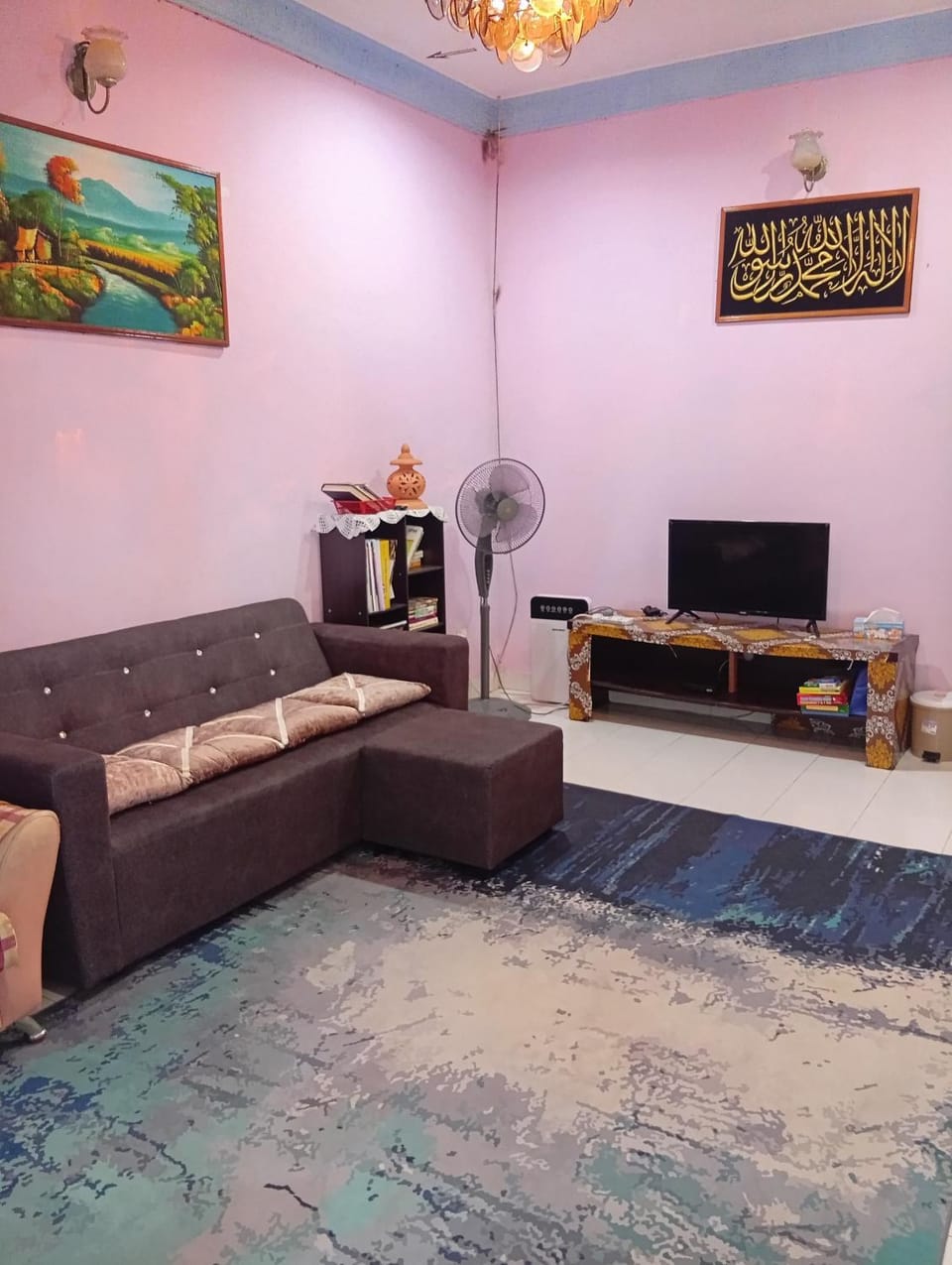 Communal lounge/ TV room, TV and multimedia, Living room, Seating area, Evening entertainment