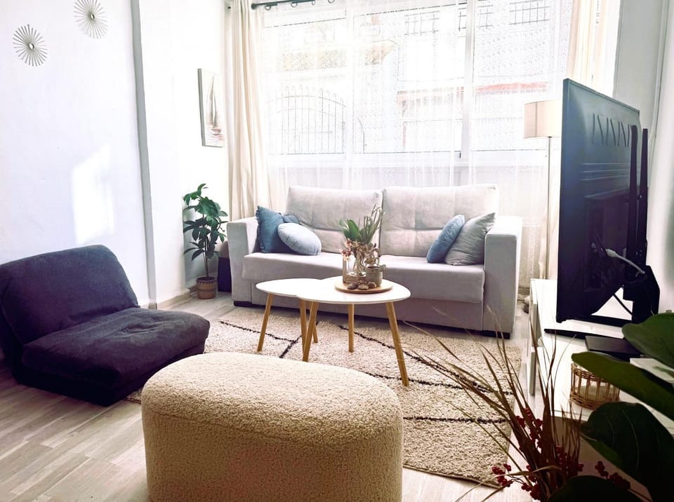 TV and multimedia, Living room, Seating area, Evening entertainment