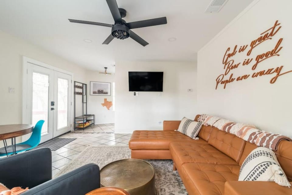 Communal lounge/ TV room, TV and multimedia, Living room, Seating area, Evening entertainment, fireplace