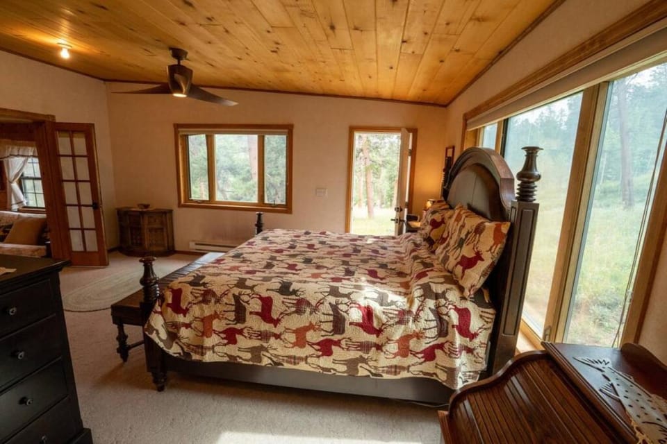 Warm Woodland Getaway with Land House in Red Feather Lakes