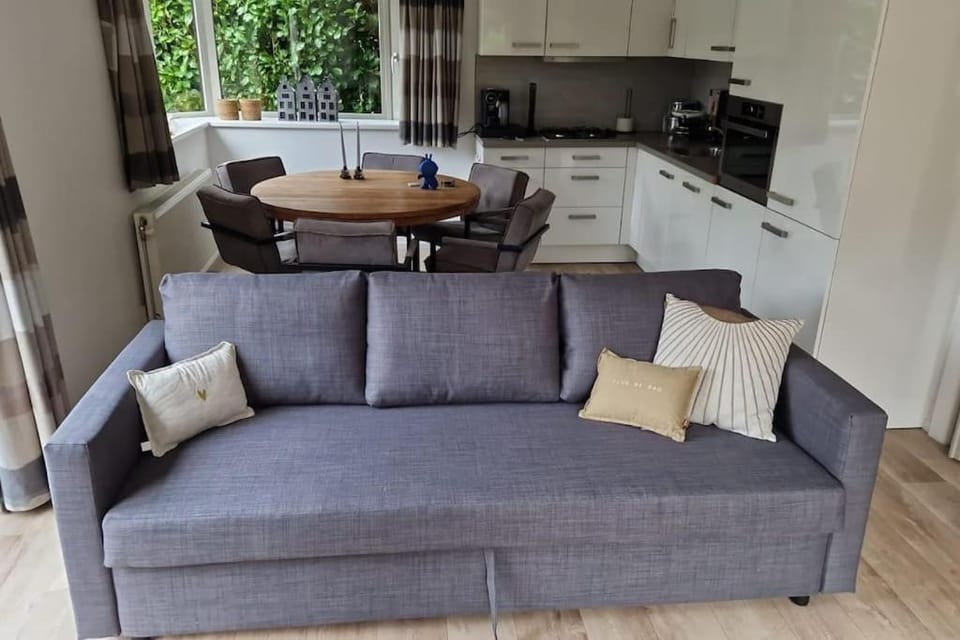 Kitchen or kitchenette, Seating area, Dining area, minibar, pet friendly, stove