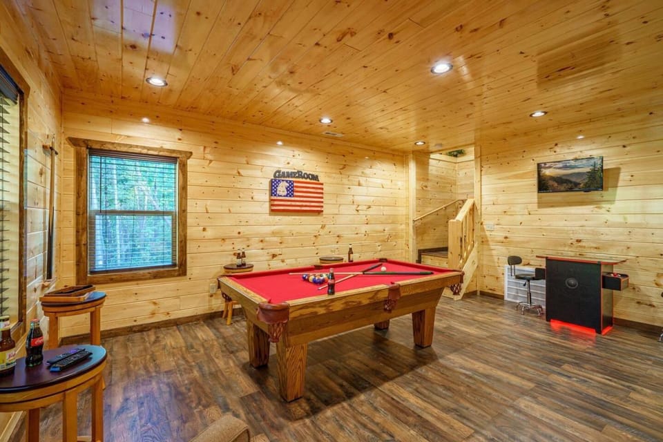 Billiard, Game Room