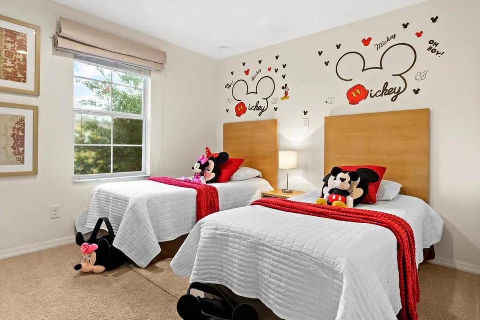 Bed, Photo of the whole room, Decorative detail, Bedroom