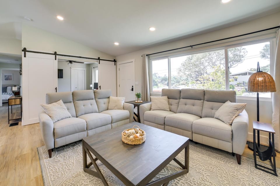 Pet-Friendly Monterey Home 2 Mi to Beach House in Del Rey Oaks
