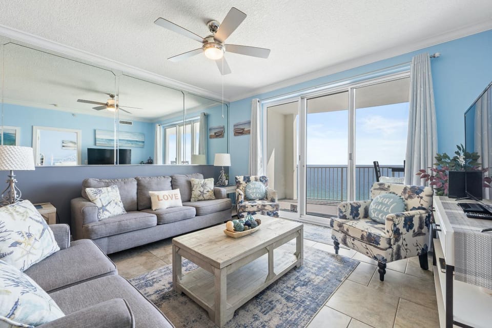 TV and multimedia, View (from property/room), Balcony/Terrace, Living room, Decorative detail, Seating area, Sea view, fireplace