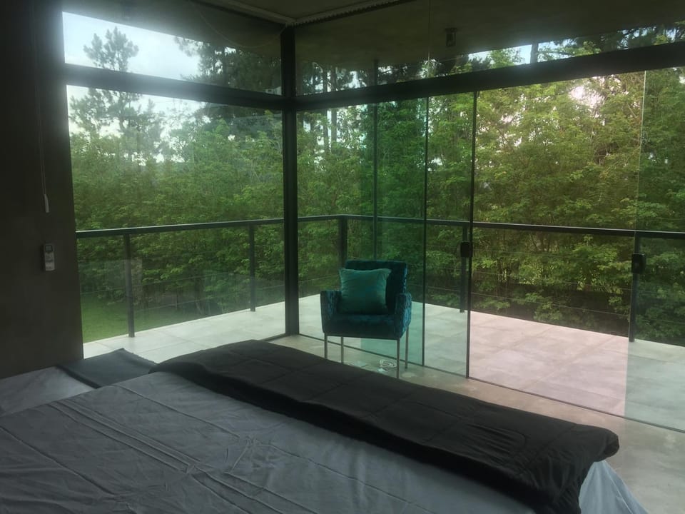 Chácara com jardim e piscina no alto da serra House in Cotia