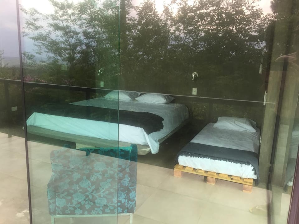 Chácara com jardim e piscina no alto da serra House in Cotia