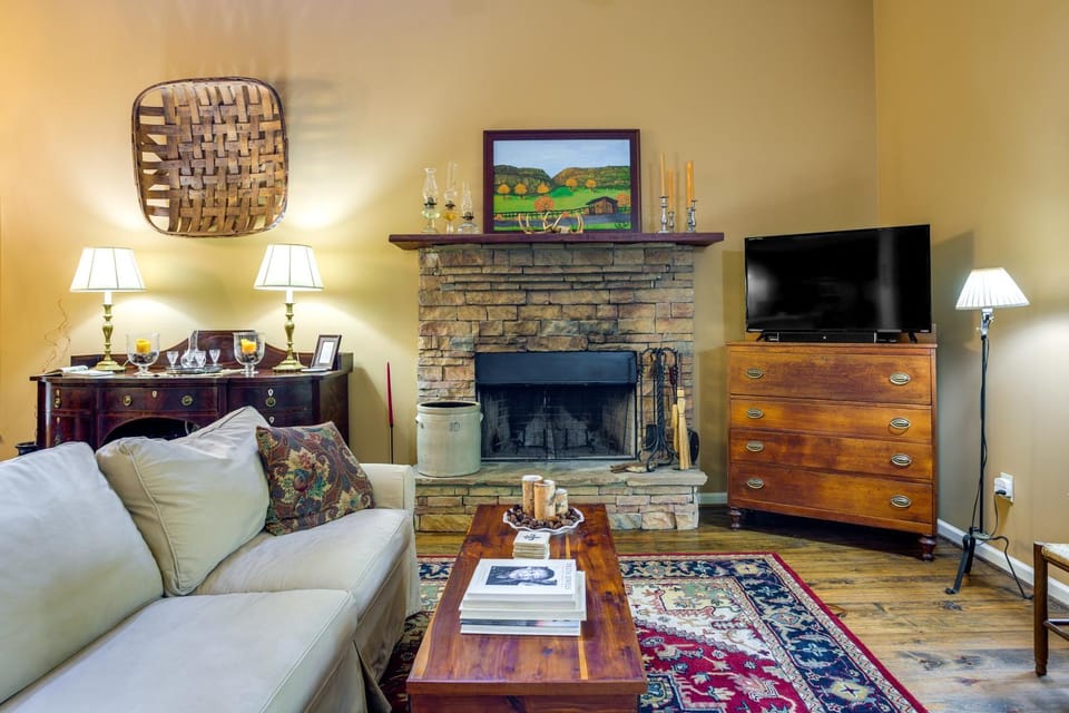 Dog-Friendly Dahlonega Home w/ Private Fire Pit! House in Georgia