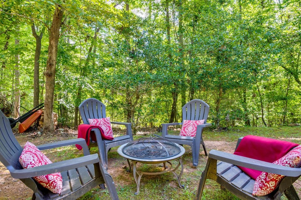 Dog-Friendly Dahlonega Home w/ Private Fire Pit! House in Georgia