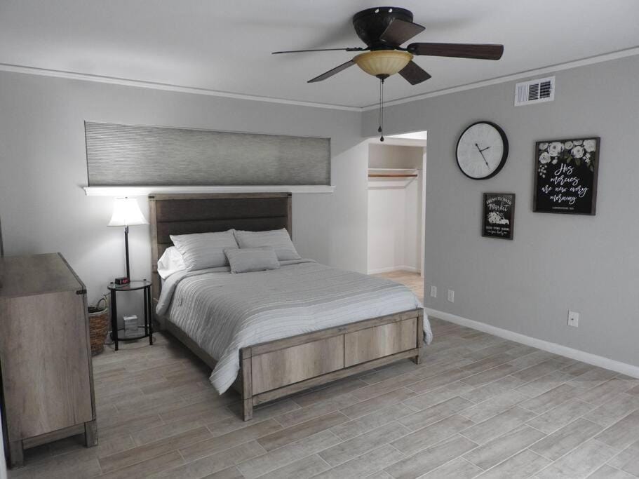 Newly Renovated Braeswood Gem -Near Medical Center House in Houston