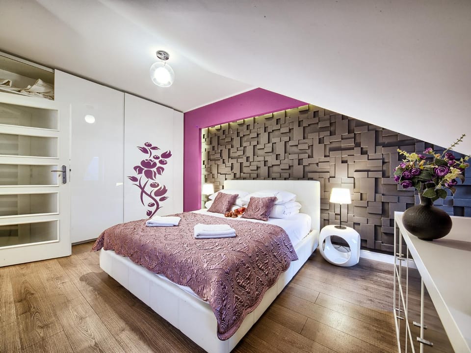Bed, Photo of the whole room, Bedroom, wardrobe