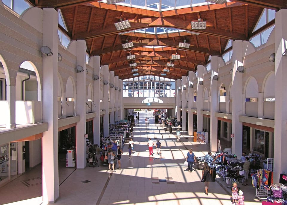 Decorative detail, Area and facilities, Shopping Area