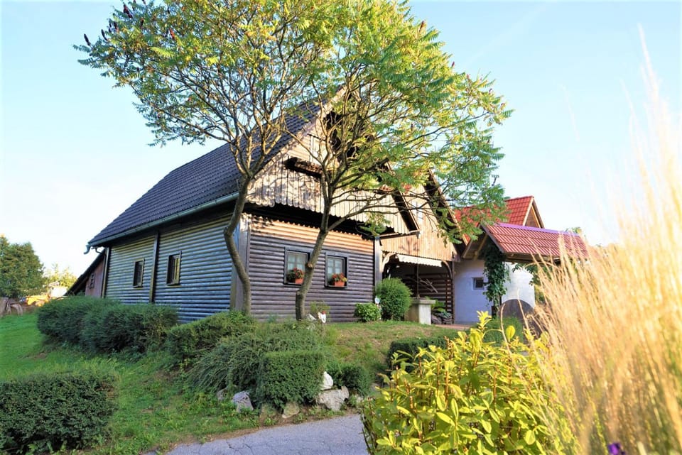 Property building, Day, Natural landscape, Garden, Garden view