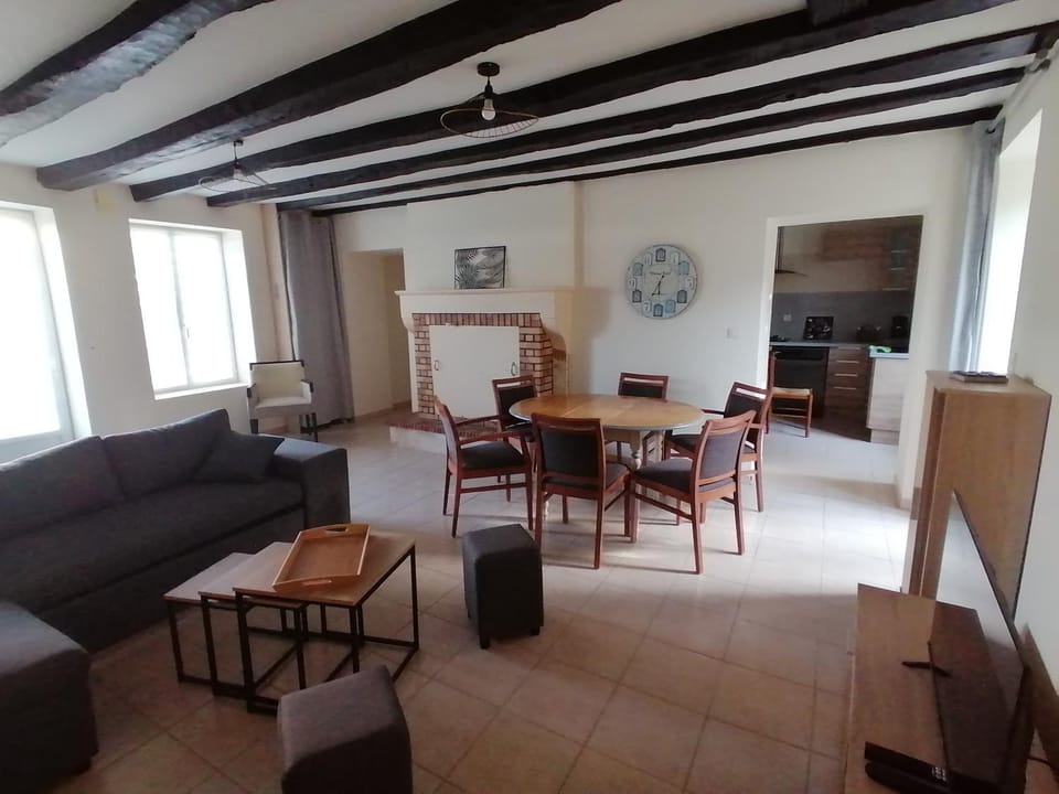 Property building, TV and multimedia, Living room, Dining area, locker, air conditioner