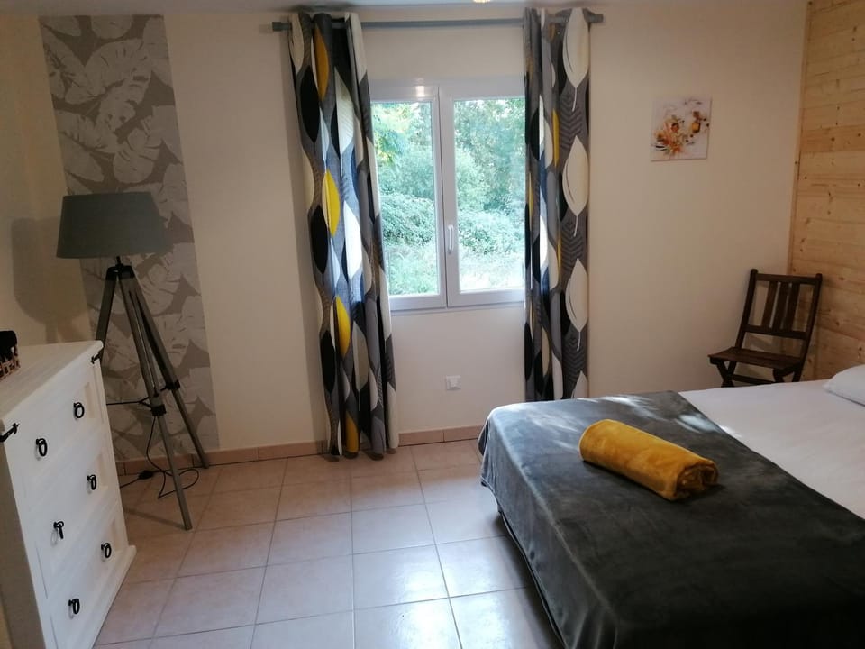 Property building, Bed, Photo of the whole room, Bedroom