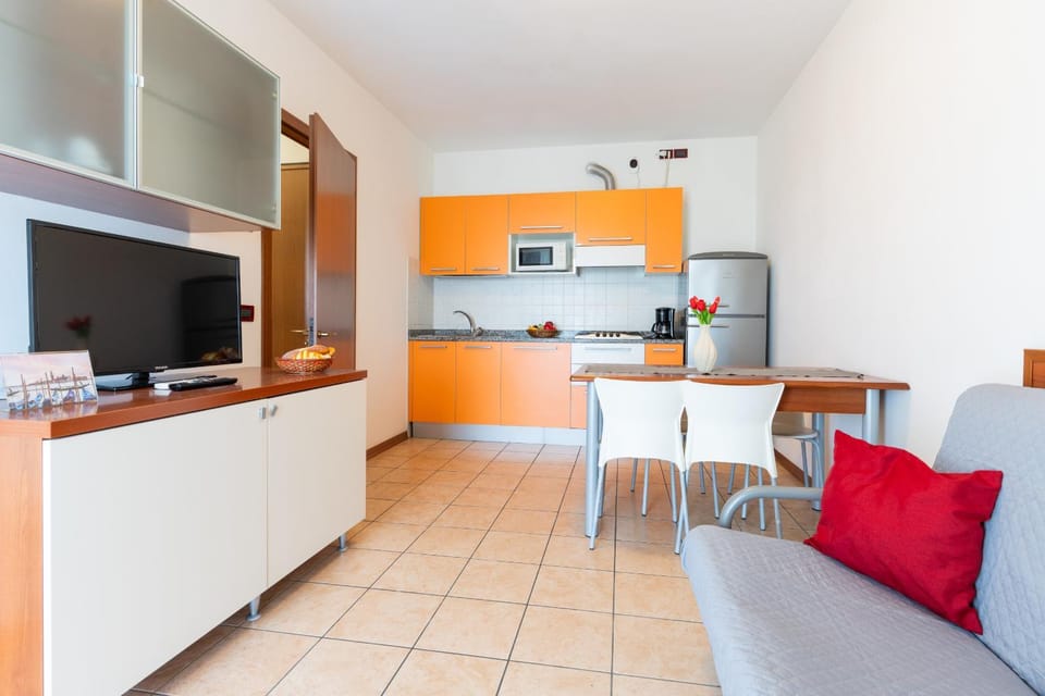TV and multimedia, Kitchen or kitchenette, Living room