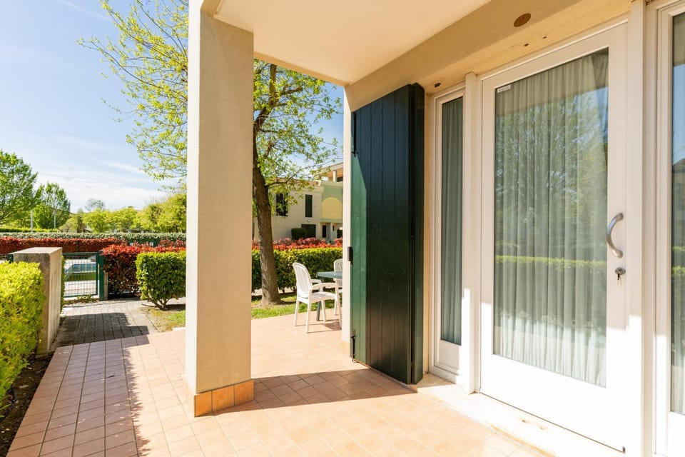 Property building, Balcony/Terrace, Garden view