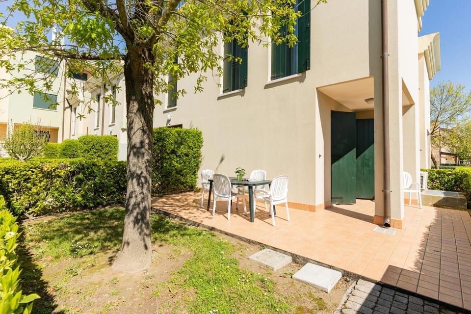 Property building, Patio, Garden