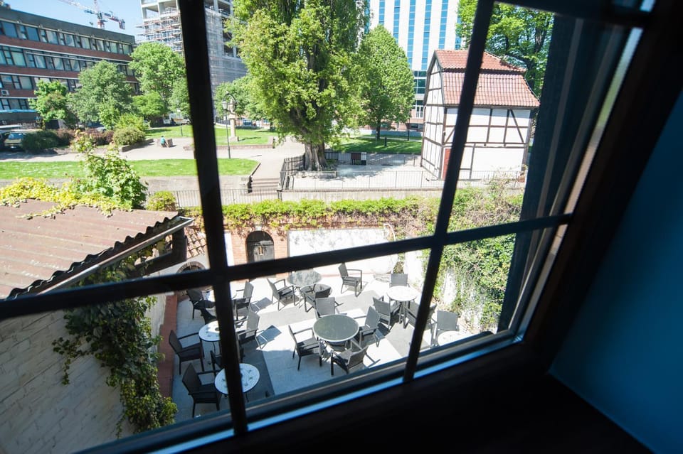 Property building, Patio, Spring, Off site, Day, Summer, Balcony/Terrace, Seating area, City view, River view, Location, Quiet street view, Inner courtyard view, furniture, furniture