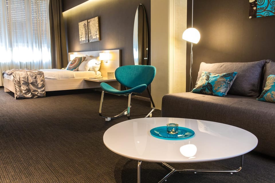 Living room, Photo of the whole room