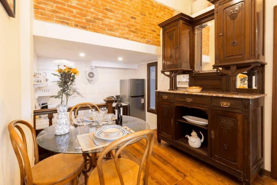 Kitchen or kitchenette, Dining area, minibar