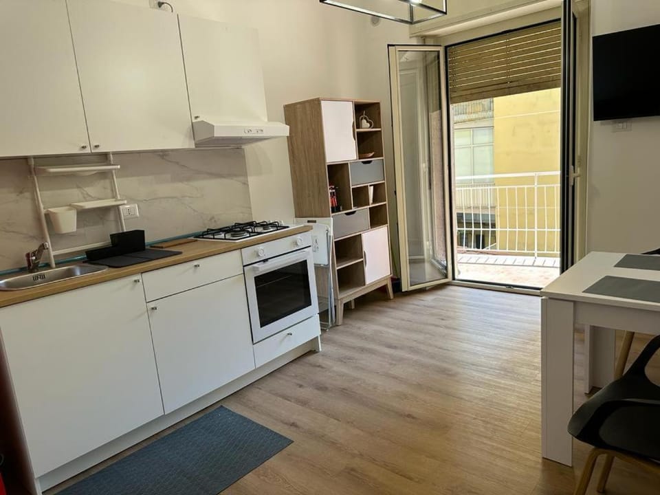 Kitchen or kitchenette, Dining area, pet friendly