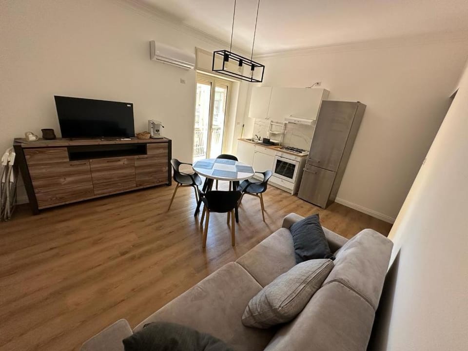 TV and multimedia, Kitchen or kitchenette, Seating area, Dining area