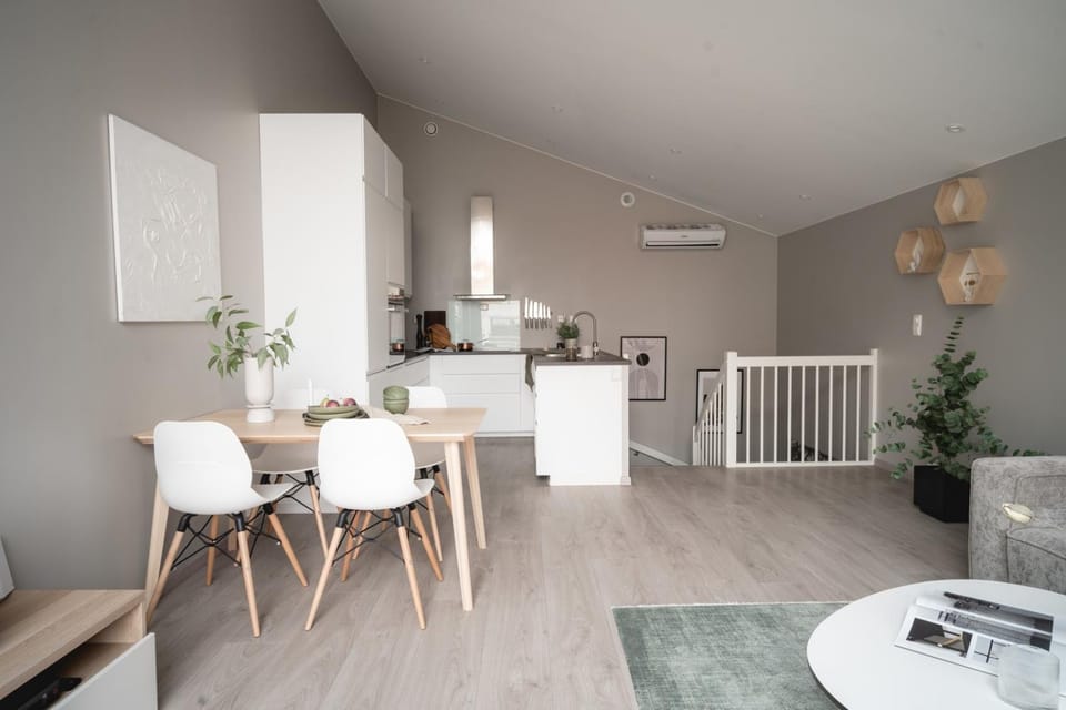 Coffee/tea facilities, Kitchen or kitchenette, Living room, Seating area, Dining area, internet, air conditioner