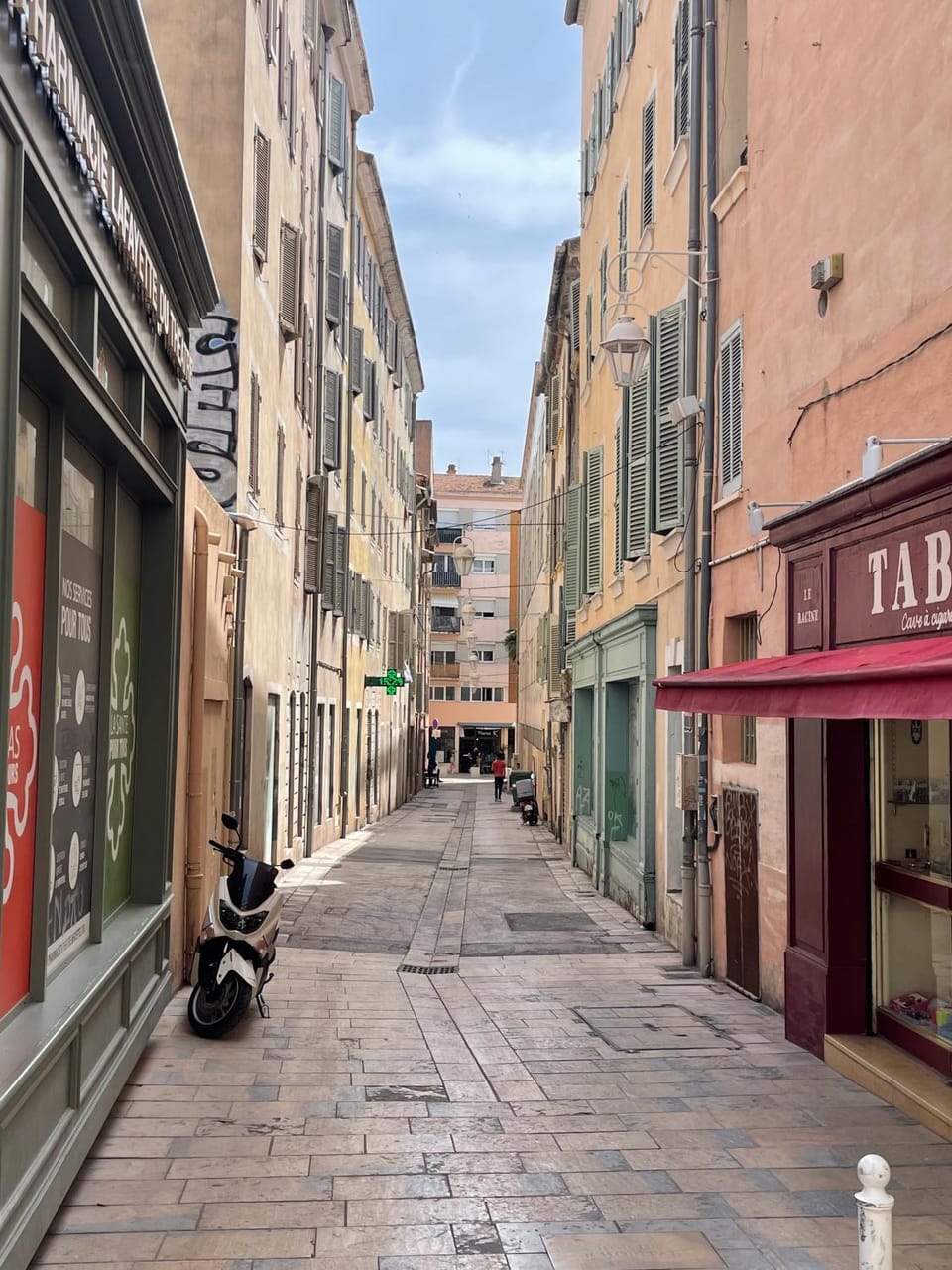 Property building, Day, Neighbourhood, City view, Street view, Location